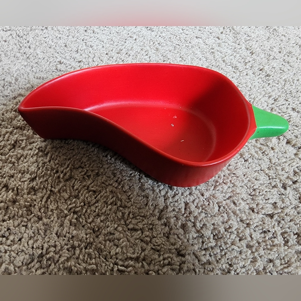 Pepper Shaped Dish for serving/storage